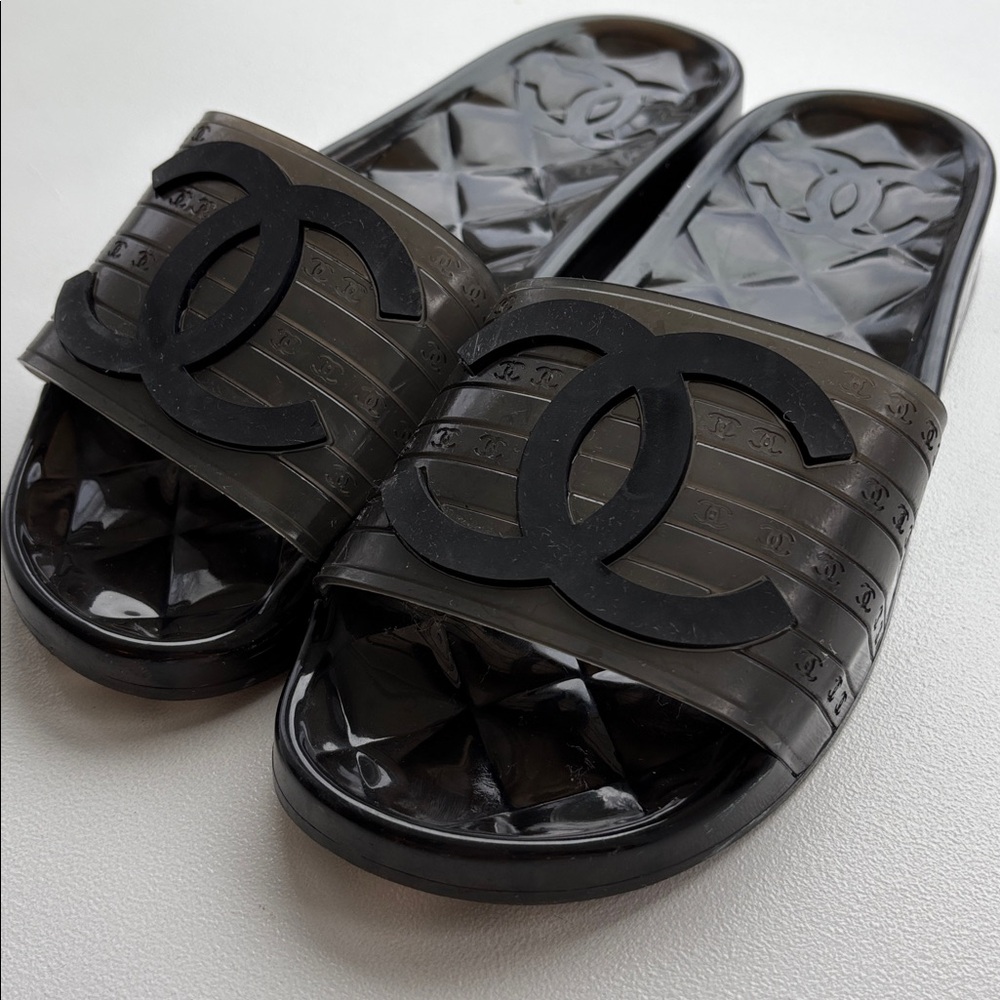 CHANEL Black Jelly CC Logo Slide Sandals size 7.5